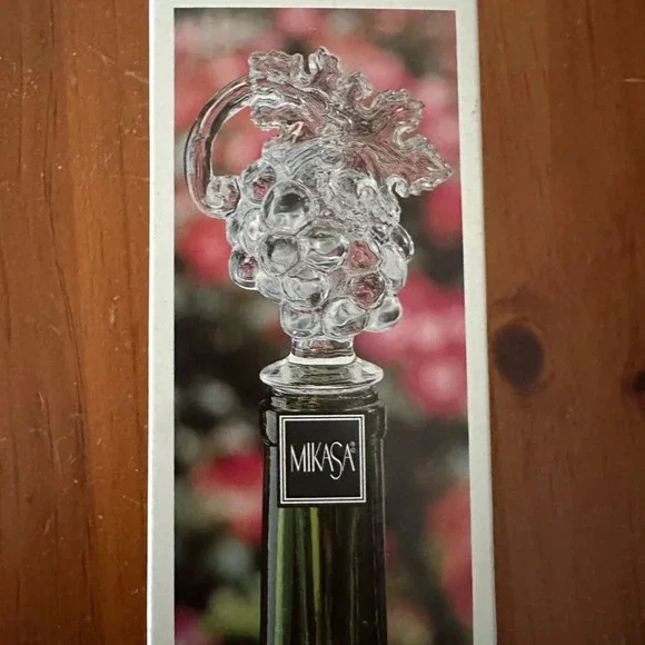 Wine Bottle Stopper. Mikasa Fruit collection Clear Glass Grape Classic Design - Picture 5 of 5